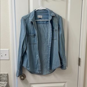 Universal thread long sleeve shirt.